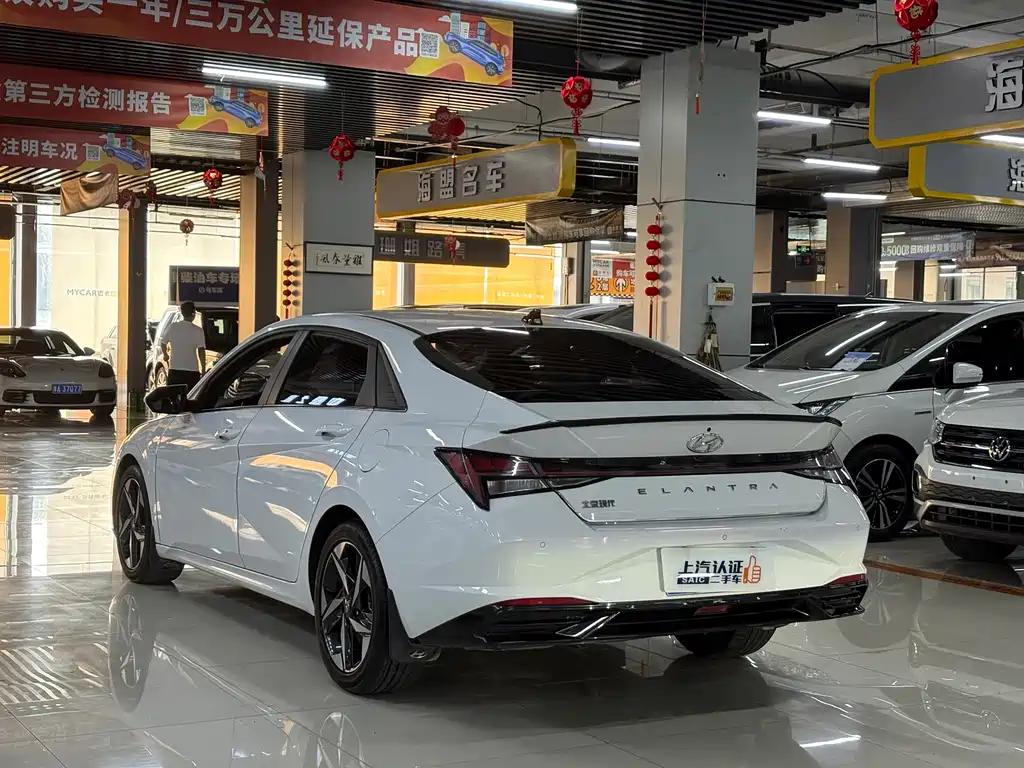 Hyundai Elantra 2023 — фото 10