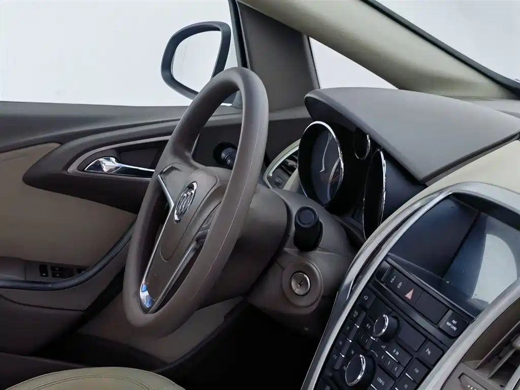 Buick Excelle 2013 — фото 22