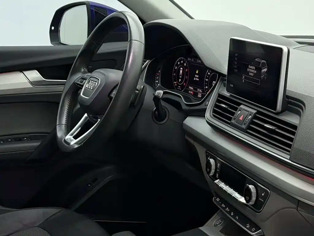 Audi Q5L 2018 — фото 11