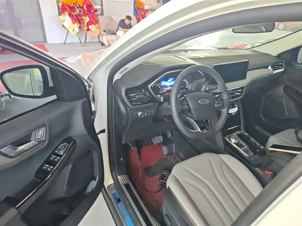 Ford Escape 2023 — фото 16