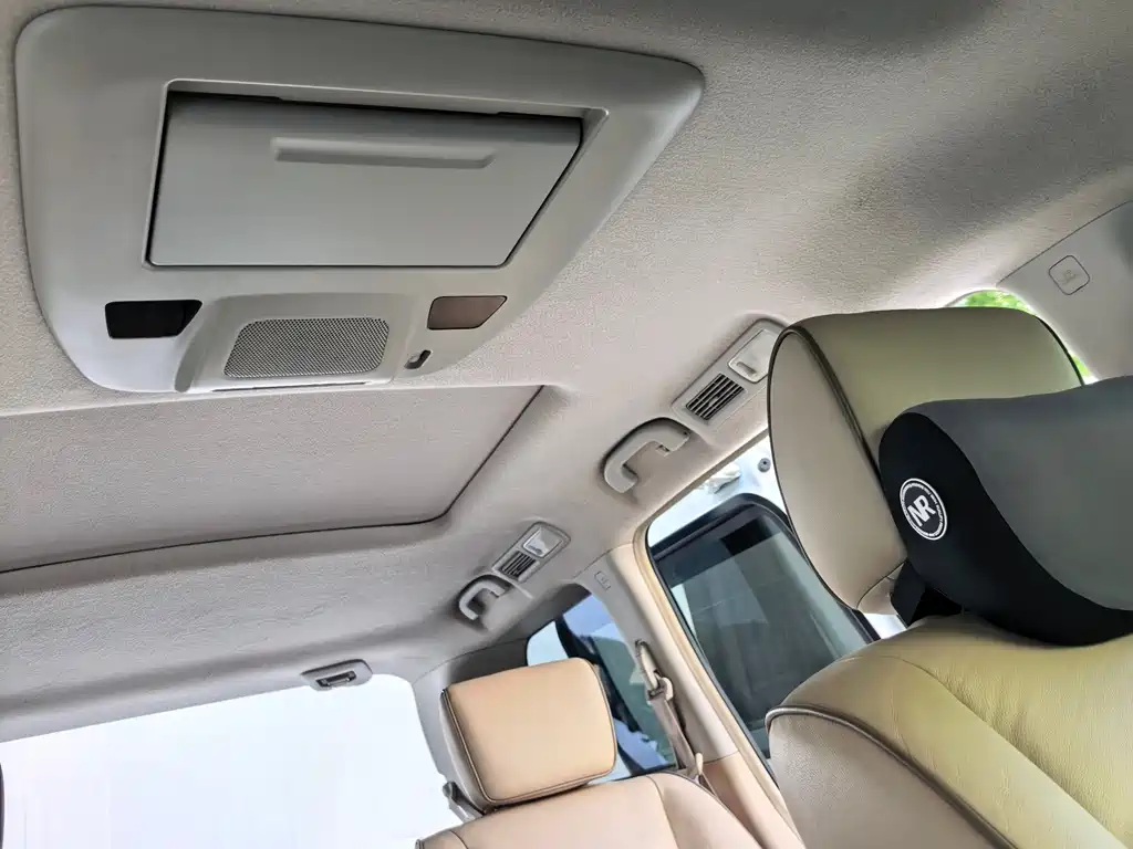 Nissan Quest 2018 — фото 11