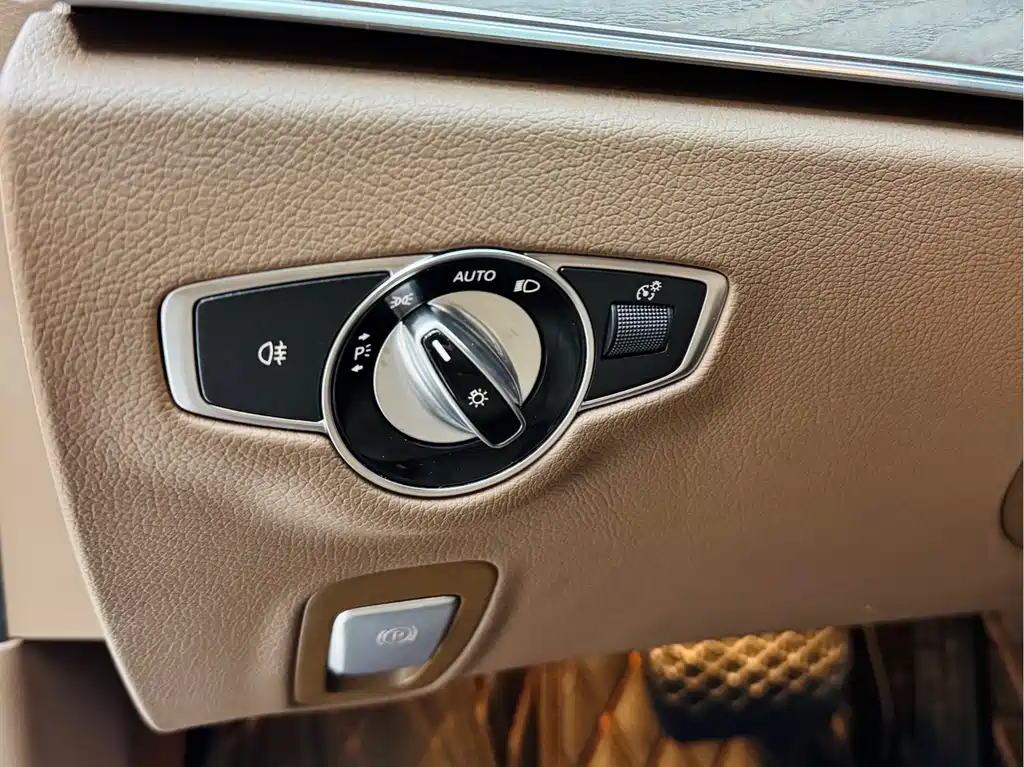 Mercedes-Benz E-Class 2021 — фото 13