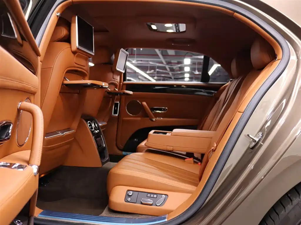 Bentley Flying Spur 2014 — фото 19