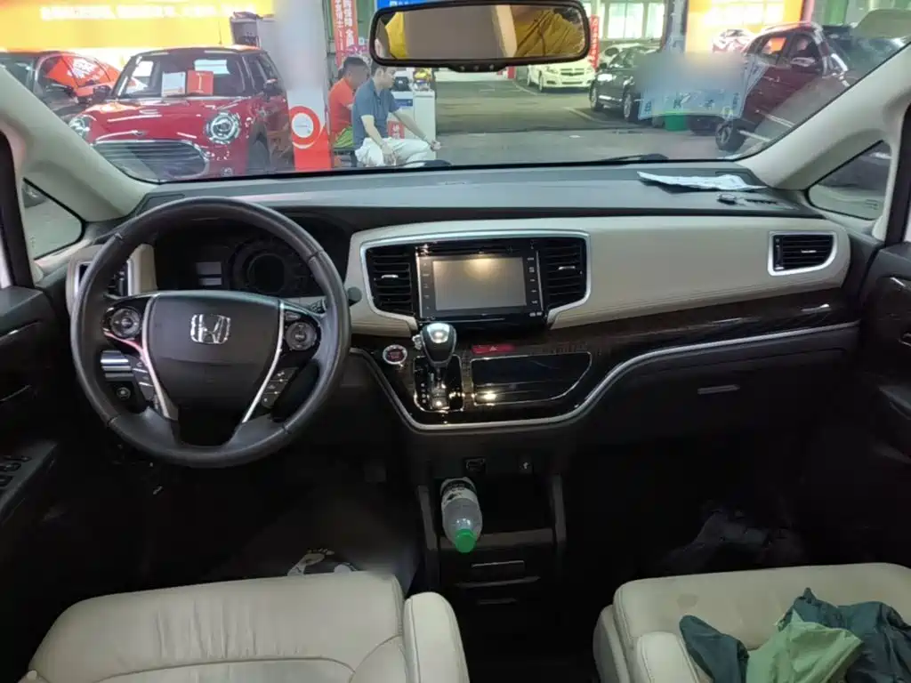 Honda Odyssey 2015 — фото 10