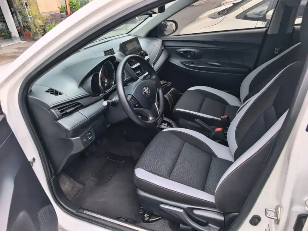 Toyota Yaris L 2022 — фото 15