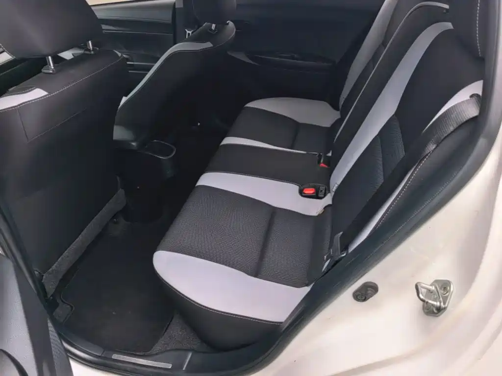 Toyota Yaris L 2022 — фото 17