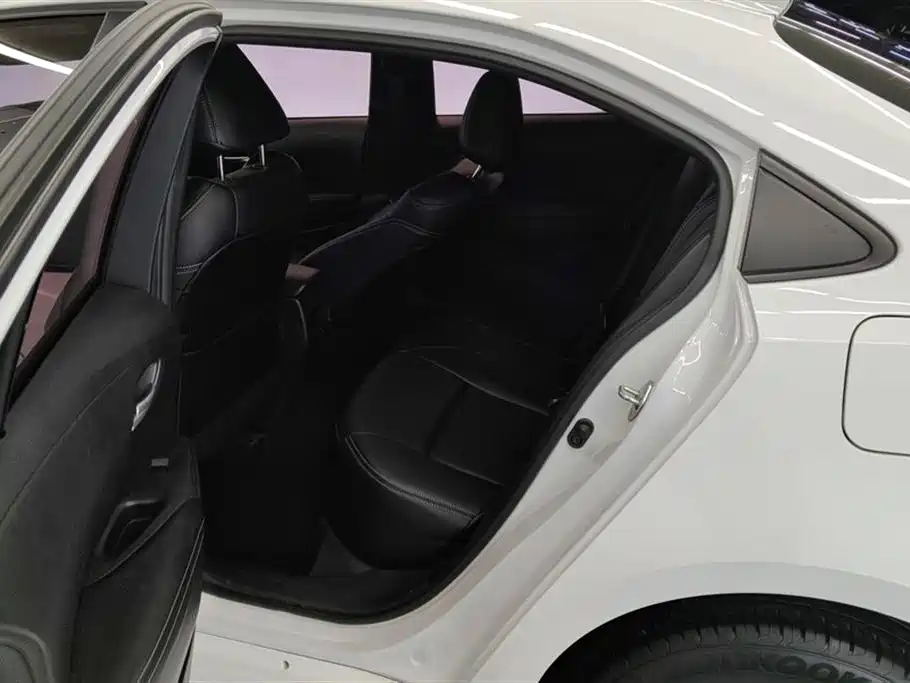 Toyota Corolla 2021 — фото 11
