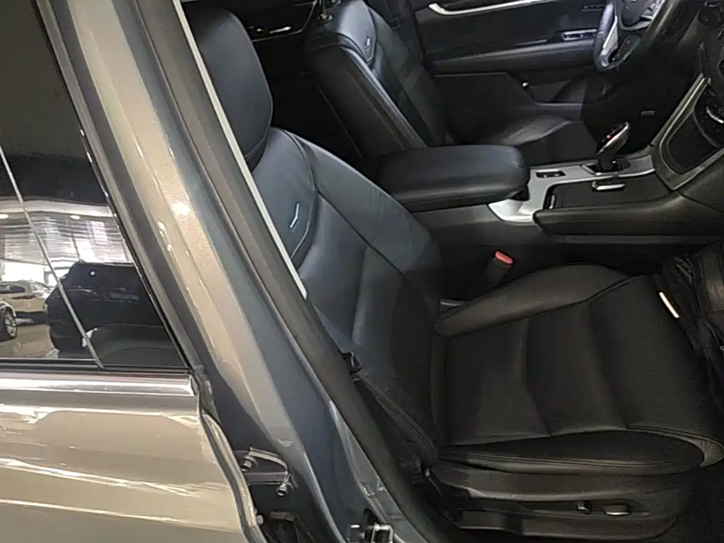 Cadillac XT5 2017 — фото 19