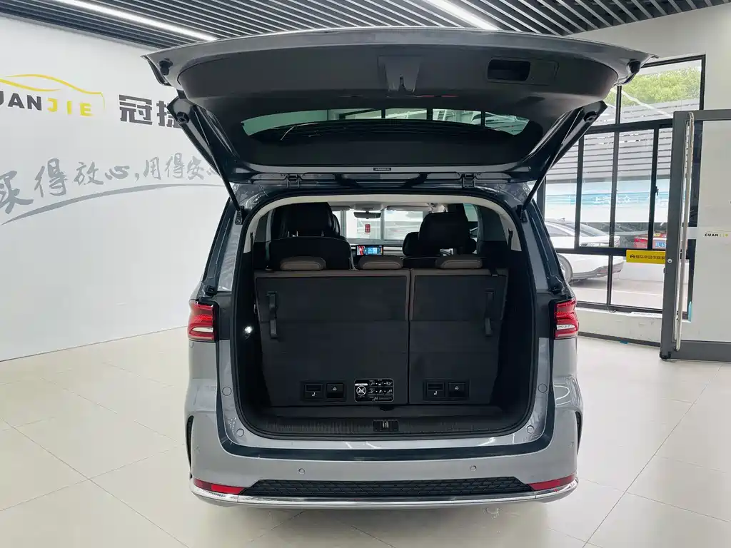 Roewe iMAX8 2025 — фото 14