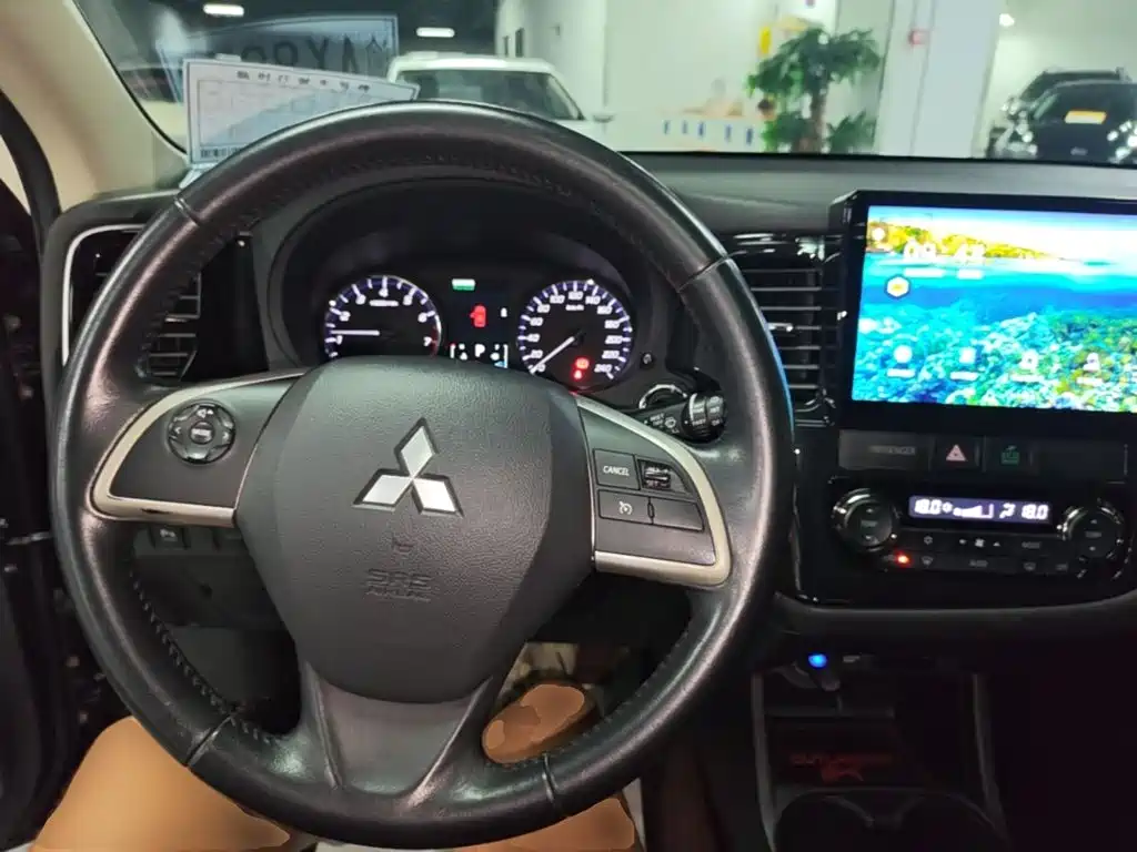 Mitsubishi Outlander 2015 — фото 10