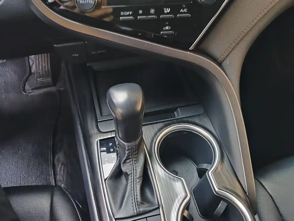 Toyota Camry 2021 — фото 11