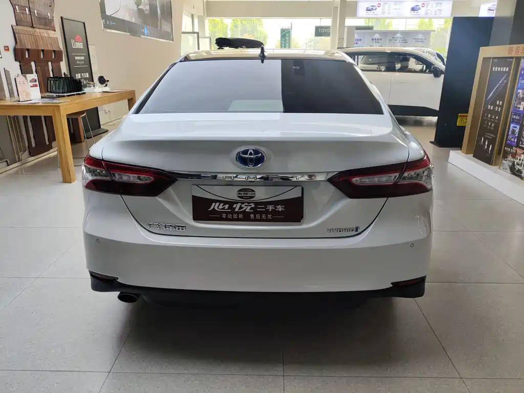Toyota Camry 2021 — фото 16