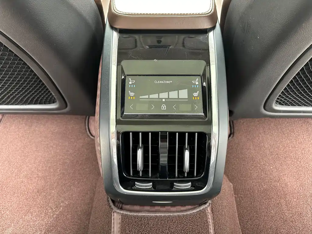 Volvo S90 2018 — фото 18