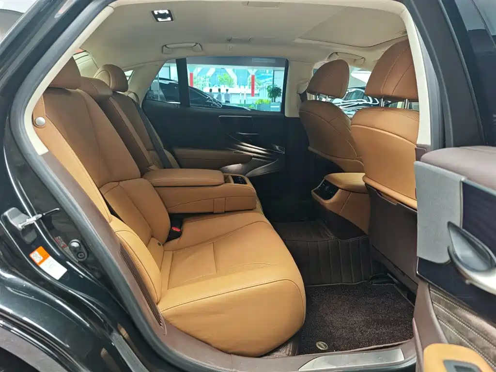 Lexus LS 2020 — фото 12