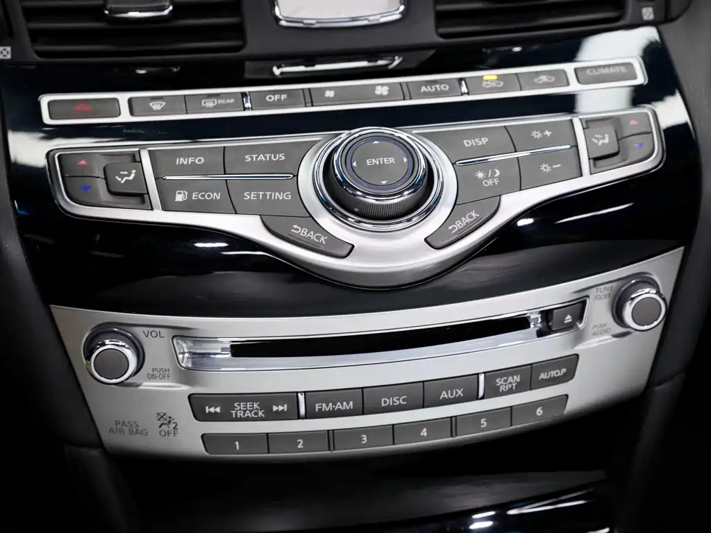 Infiniti Q70 2016 — фото 16