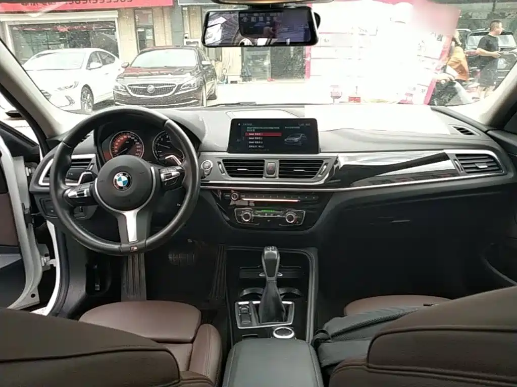 BMW 1 Series 2019 — фото 10