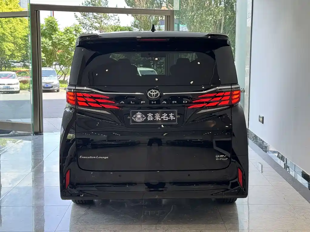 Toyota Alphard 2024 — фото 24