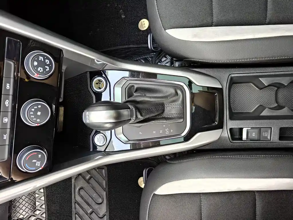 Volkswagen T-Roc 2022 — фото 11