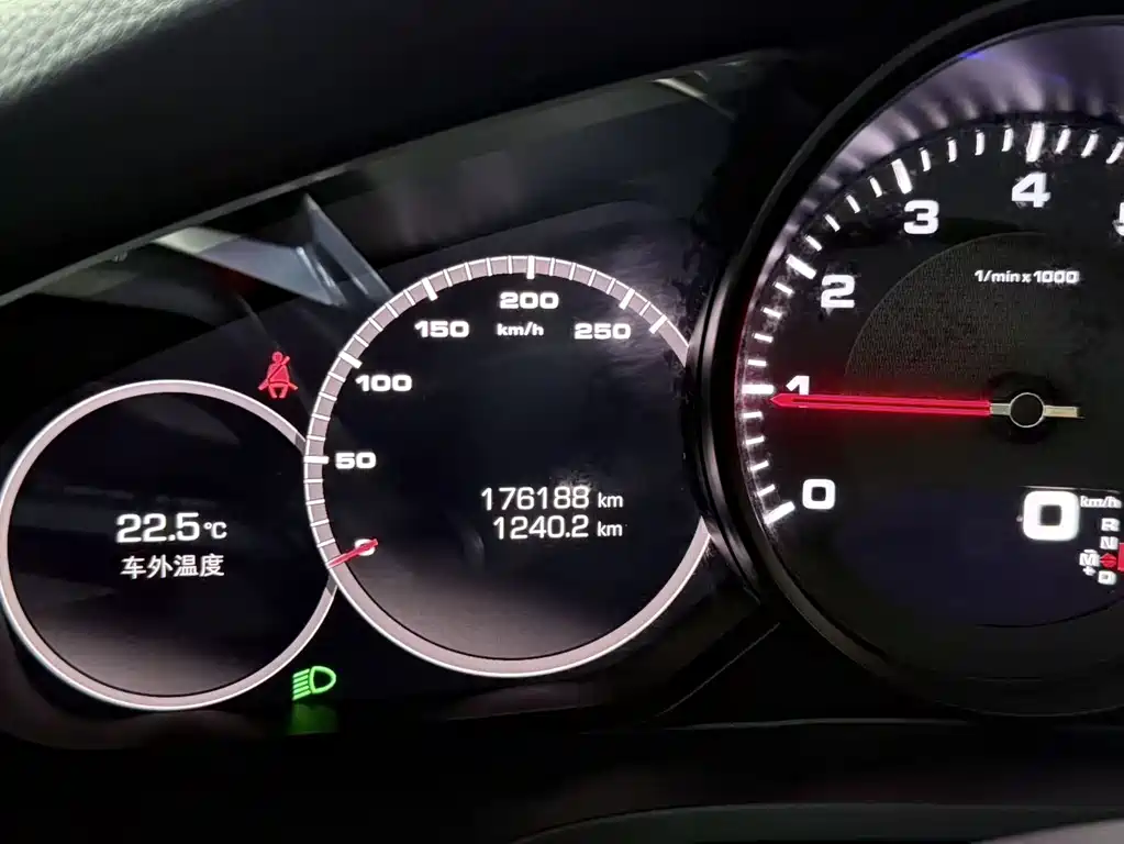 Porsche Cayenne 2018 — фото 18