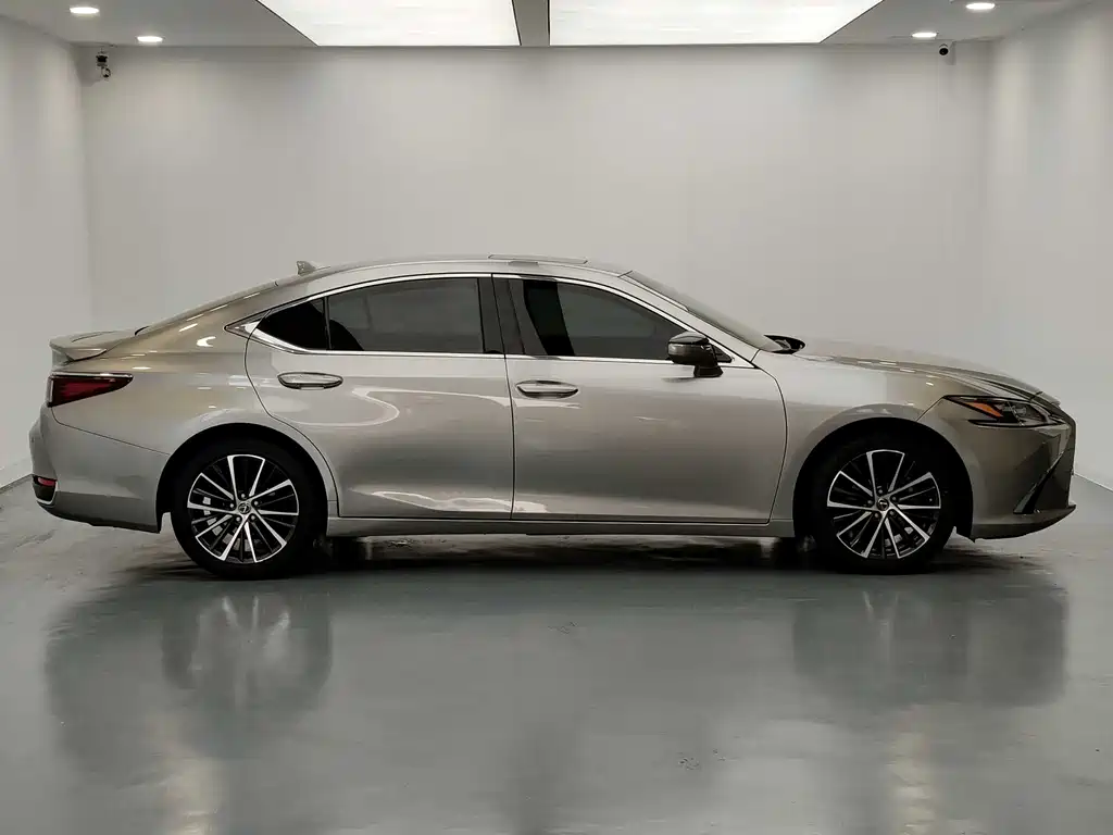 Lexus ES 2022 — фото 10