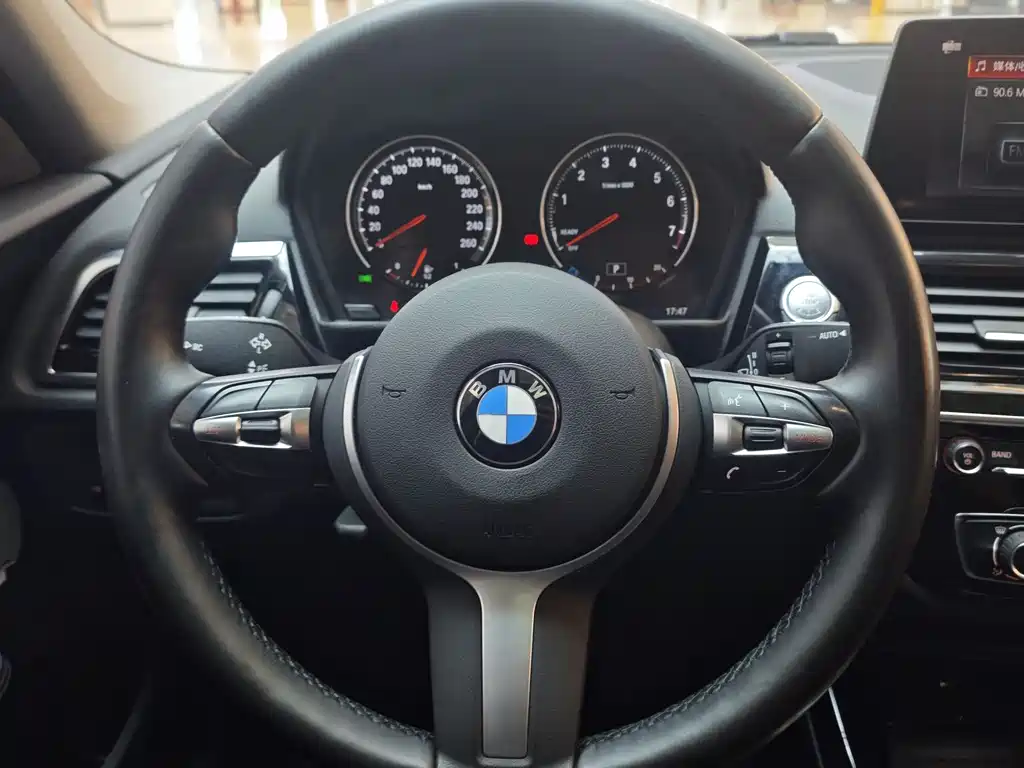 BMW 1 Series 2022 — фото 14