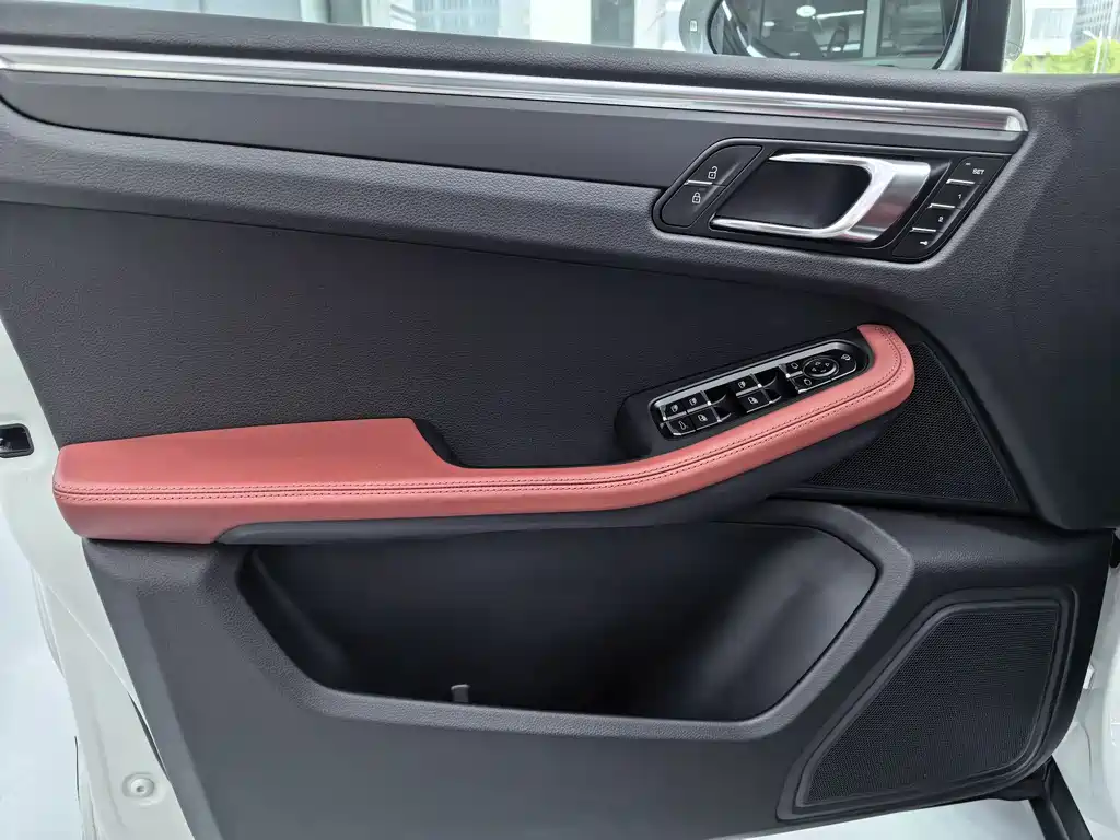 Porsche Macan 2023 — фото 16