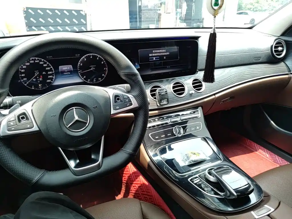 Mercedes-Benz E-Class 2016 — фото 13