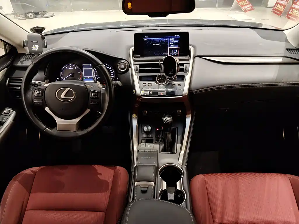 Lexus NX 2019 — фото 11