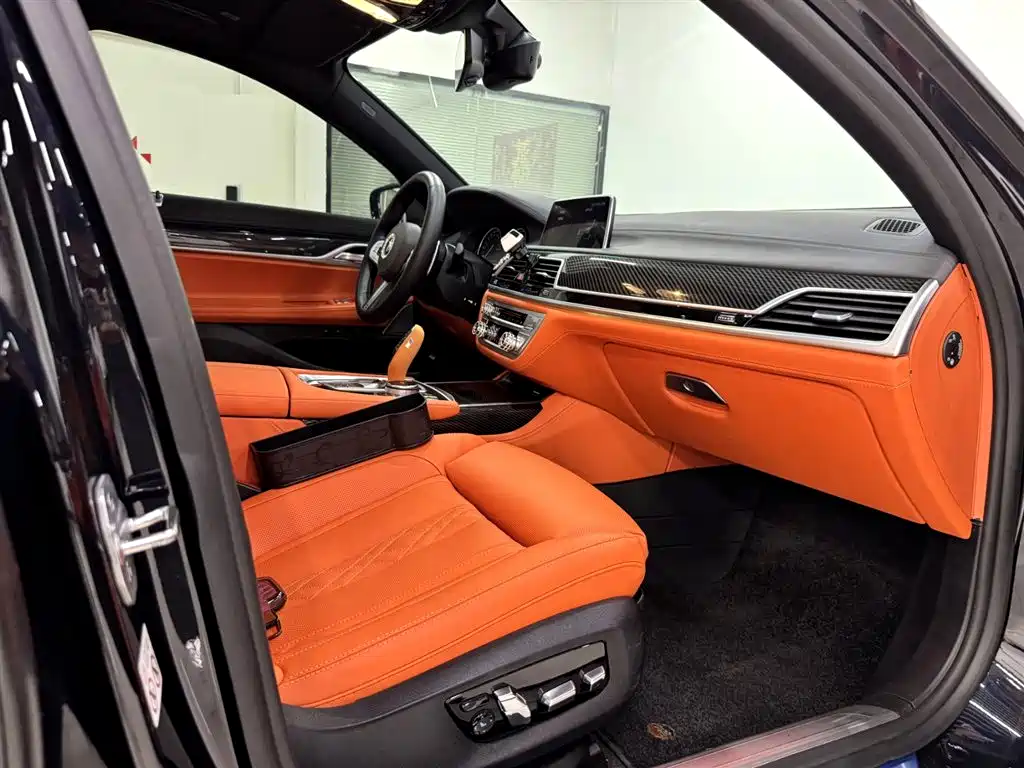 BMW 7 Series 2018 — фото 11