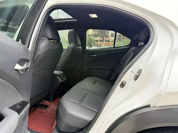 Lexus UX 2020