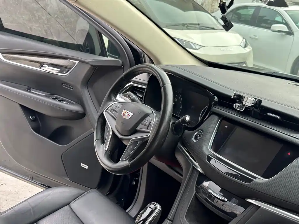 Cadillac XT5 2018 — фото 11