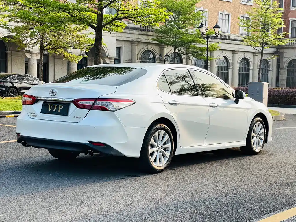 Toyota Camry 2018 — фото 9