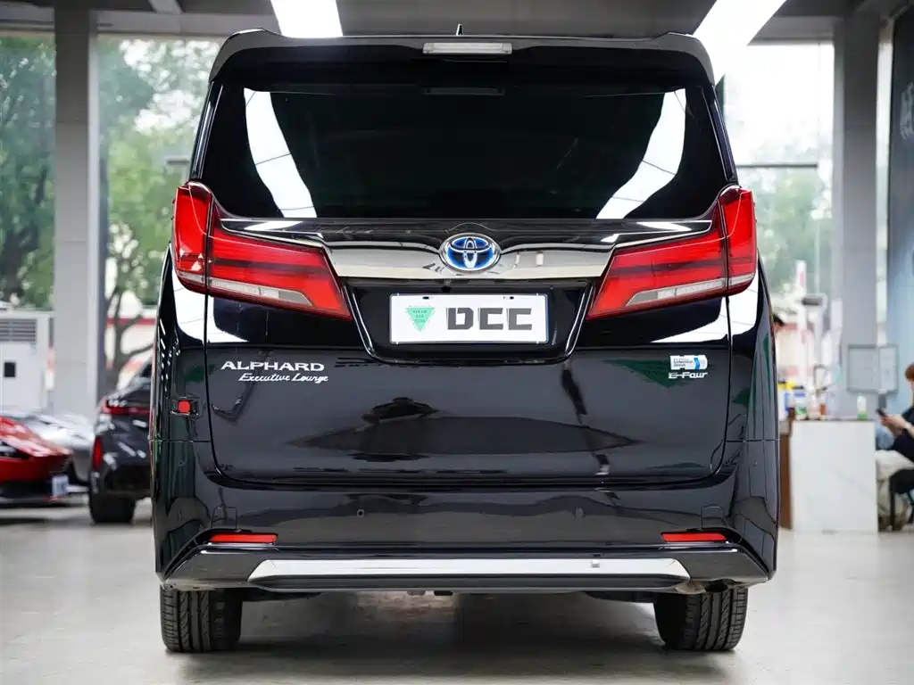 Toyota Alphard 2023 — фото 8