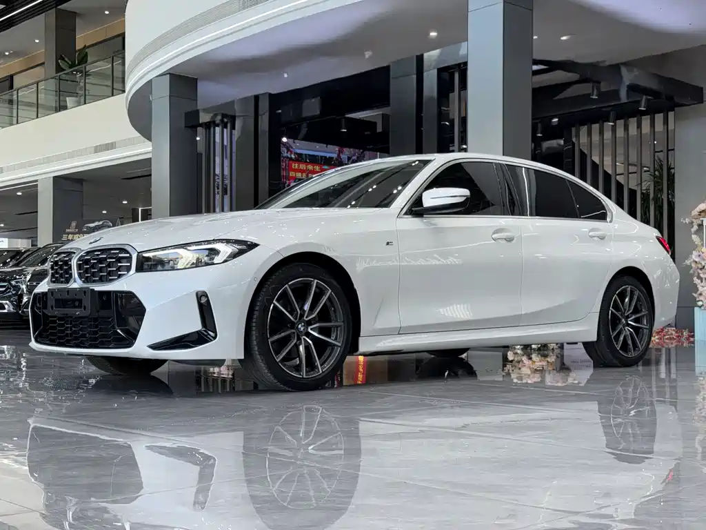 BMW 3 Series 2023 — фото 1