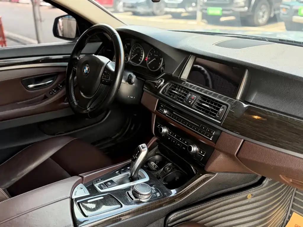 BMW 5 Series 2015 — фото 7
