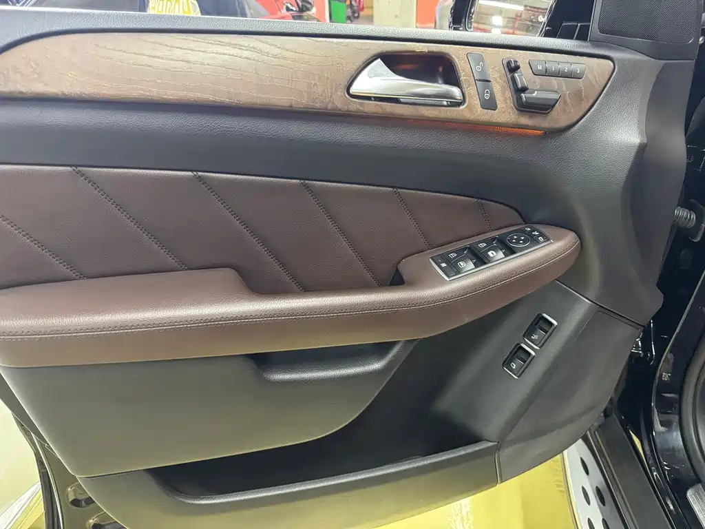 Mercedes-Benz GLS 2015 — фото 10