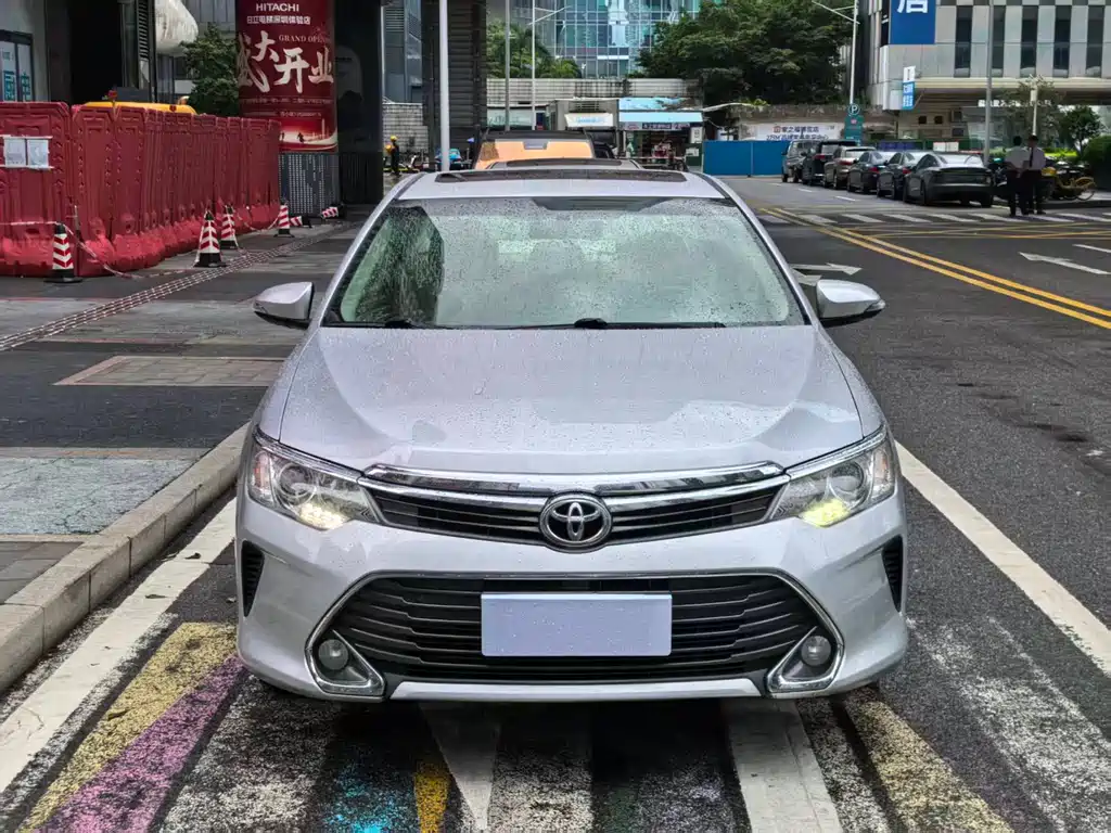 Toyota Camry 2015 — фото 10