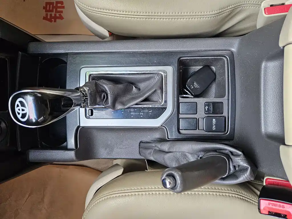 Toyota Prado 2015 — фото 9