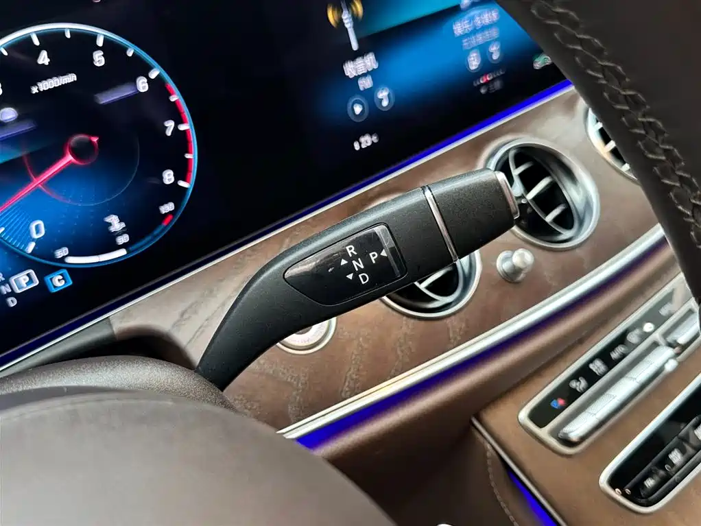 Mercedes-Benz E-Class 2022 — фото 18