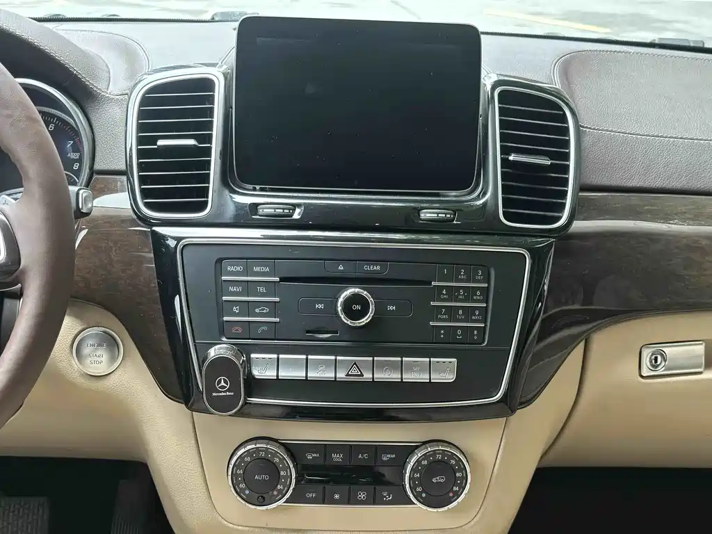 Mercedes-Benz GLS 2018 — фото 28