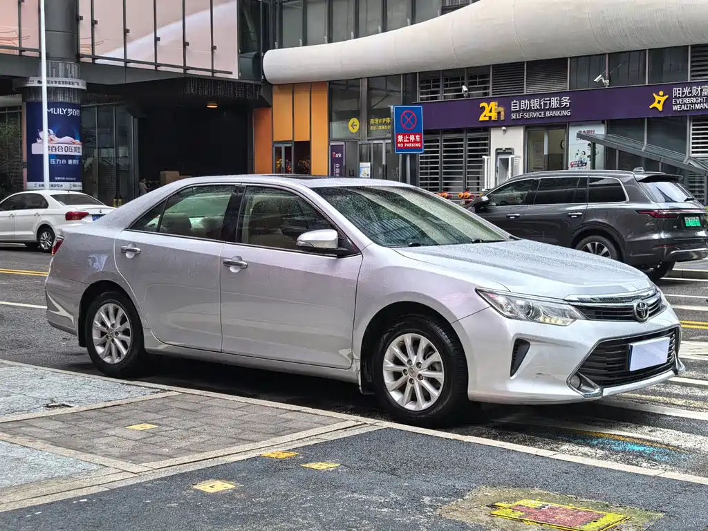 Toyota Camry 2015 — фото 14