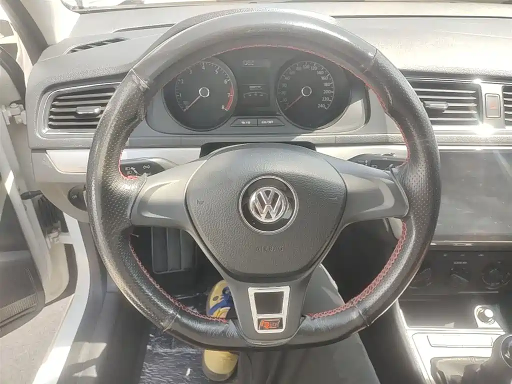 Volkswagen Lavida 2018 — фото 11