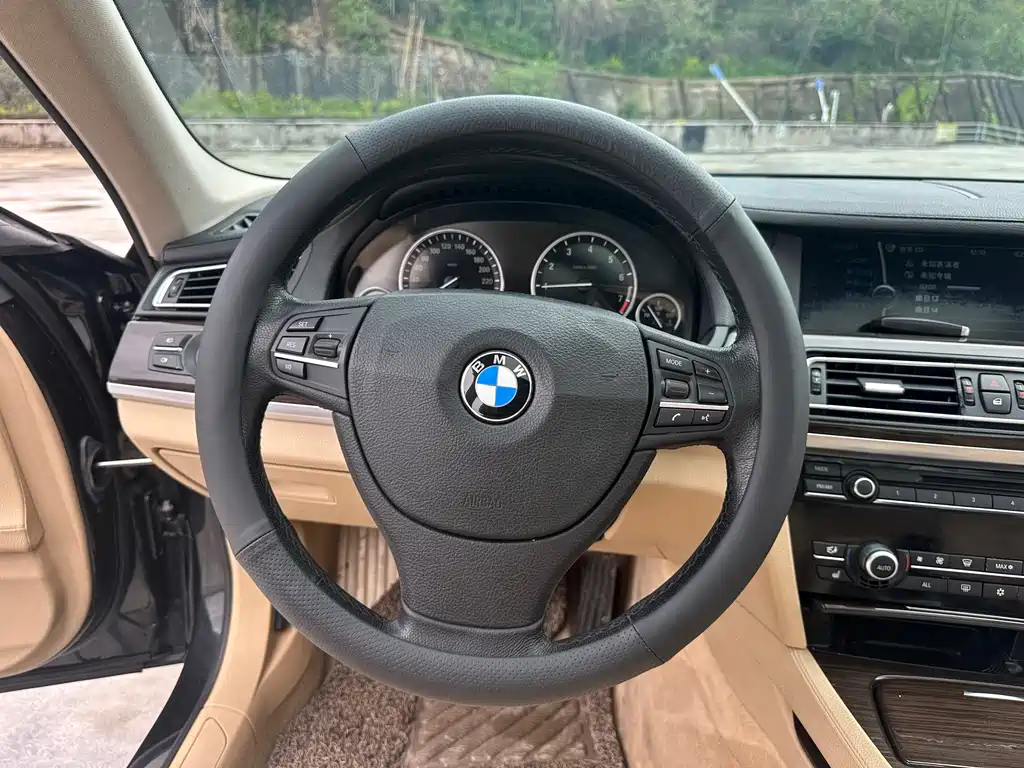 BMW 7 Series 2011 — фото 15