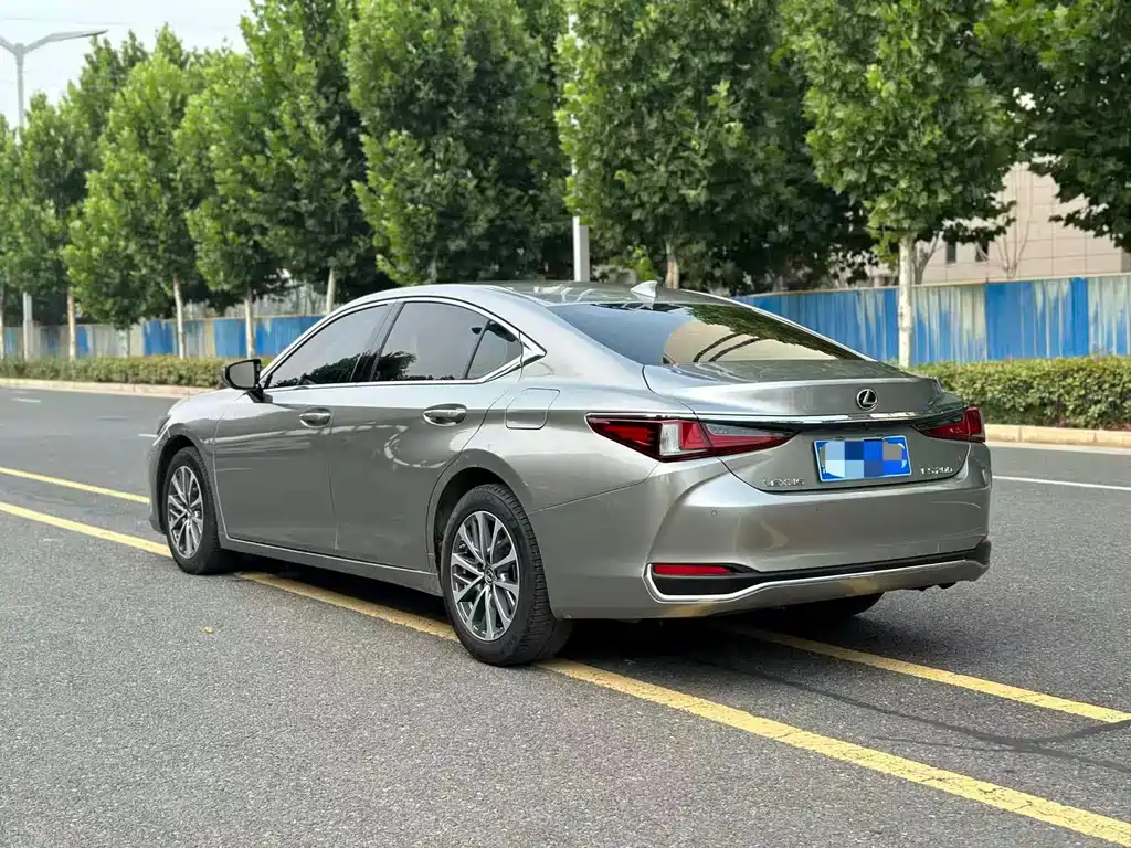 Lexus ES 2022 — фото 8
