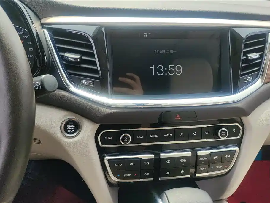 GAC Motor Trumpchi GS8 2017 — фото 13