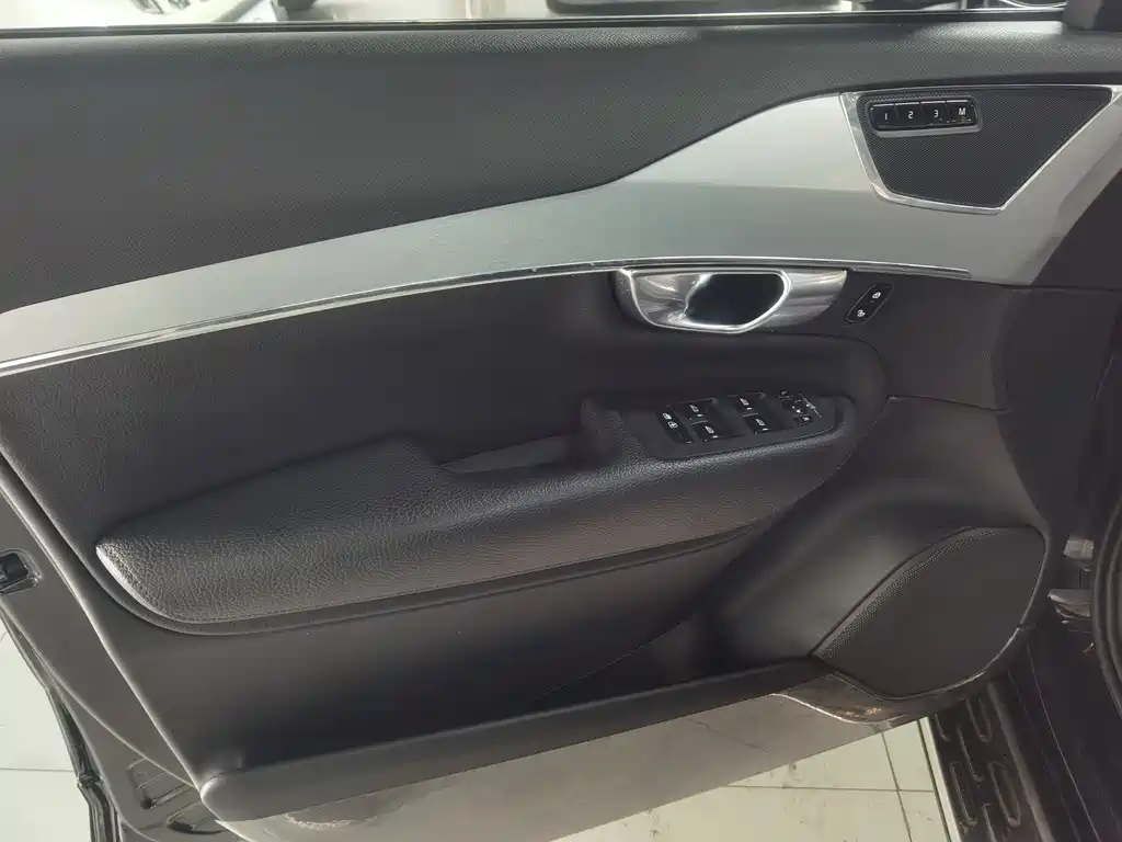Volvo XC90 2017 — фото 15