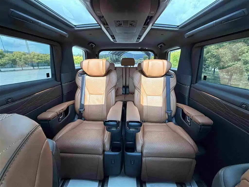 Toyota Vellfire 2024 — фото 16