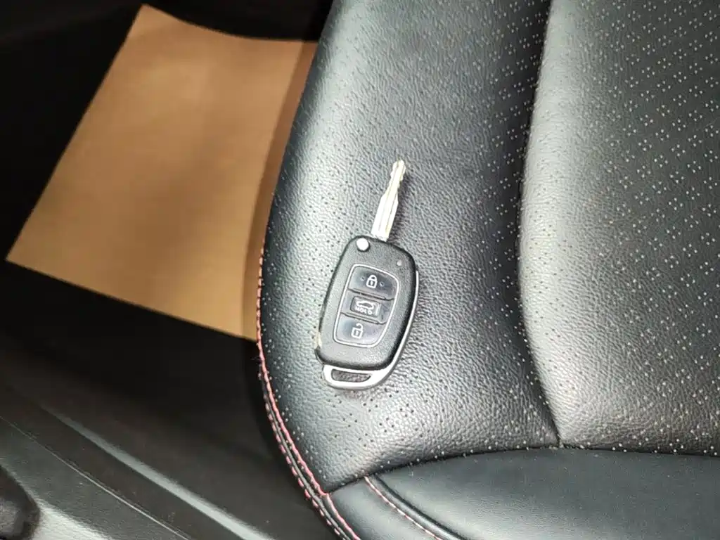 Hyundai Elantra 2018 — фото 9