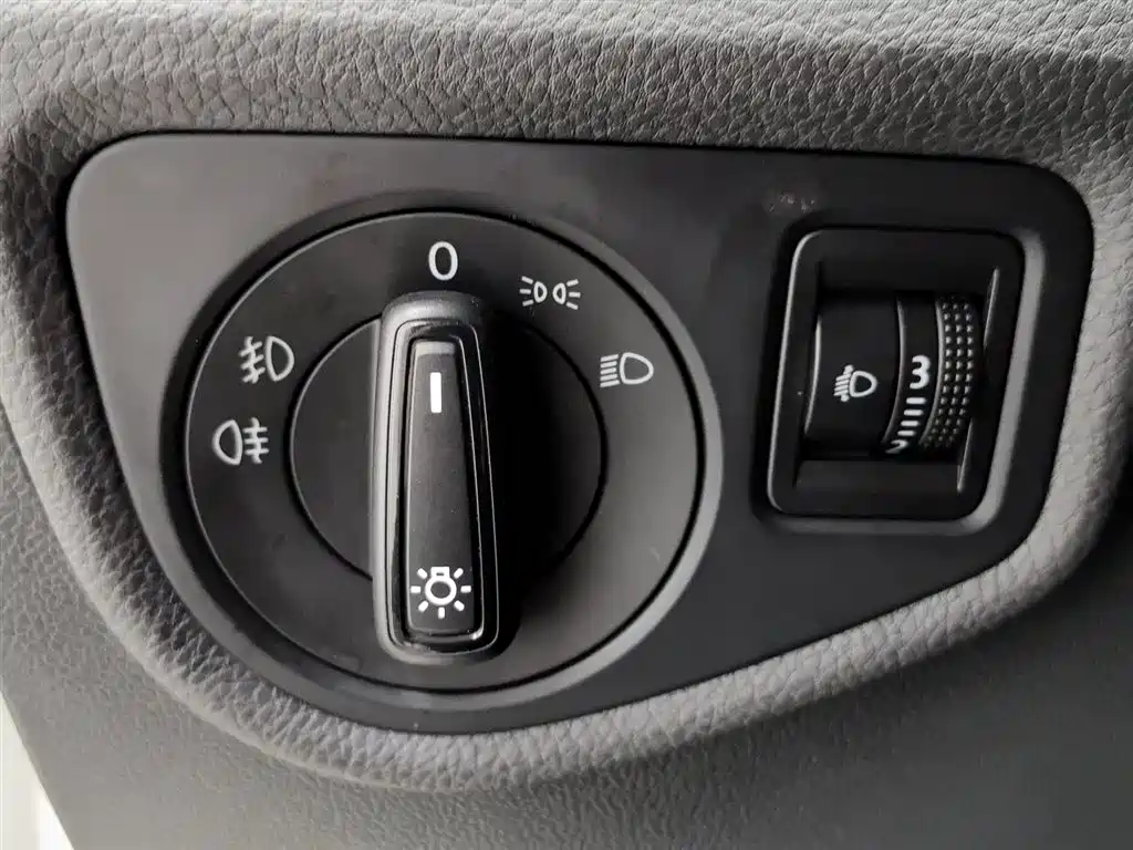 Volkswagen Touran 2017 — фото 21
