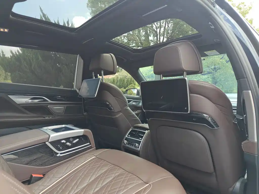 BMW 7 Series 2023 — фото 10